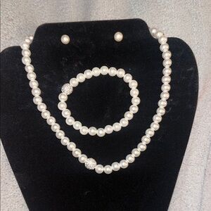 Elegant Pearl Jewelry Set